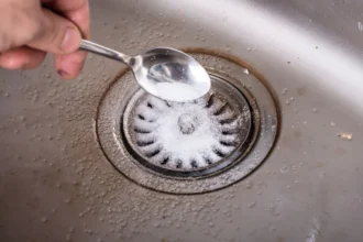 como-desentupir-cano-de-pia