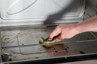 Como limpar forno elétrico