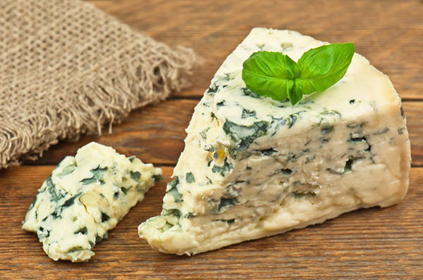 como é feito o queijo gorgonzola